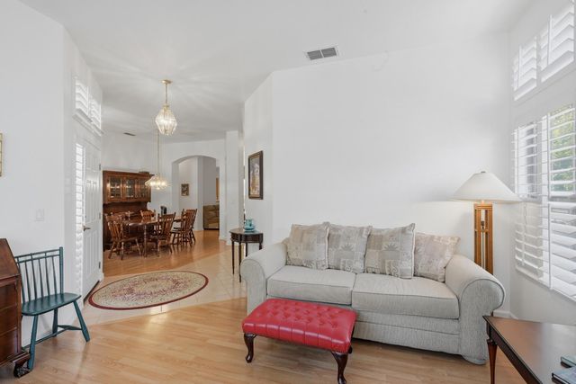8329 Oakwood Hills Cir, Citrus Heights, CA 95610