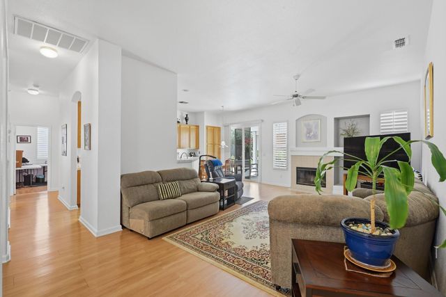 8329 Oakwood Hills Cir, Citrus Heights, CA 95610