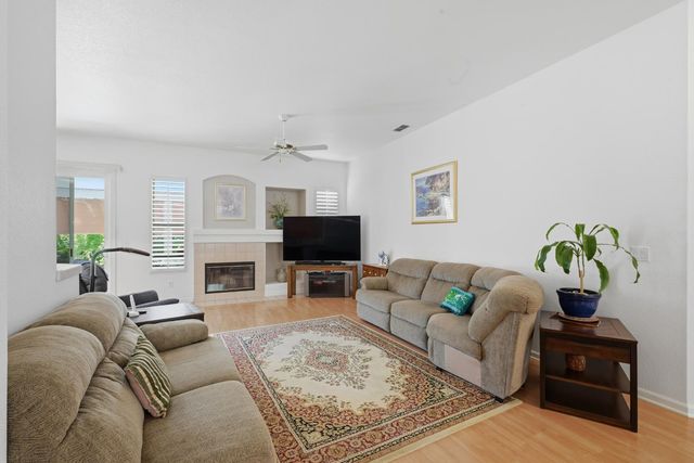 8329 Oakwood Hills Cir, Citrus Heights, CA 95610