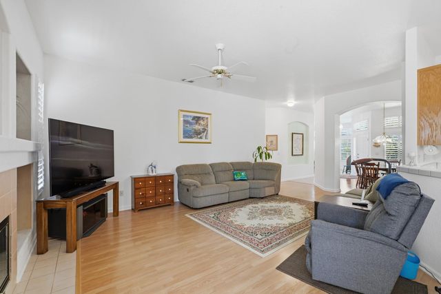8329 Oakwood Hills Cir, Citrus Heights, CA 95610