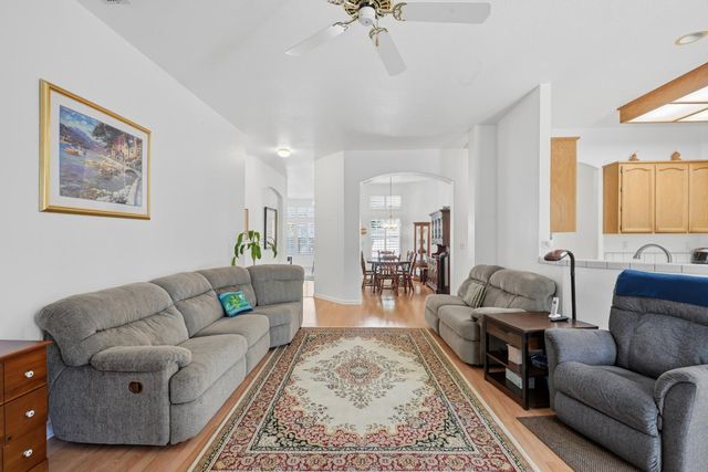 8329 Oakwood Hills Cir, Citrus Heights, CA 95610