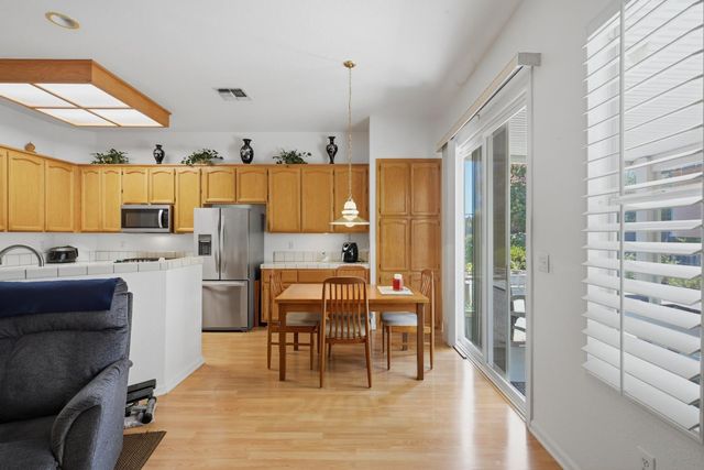 8329 Oakwood Hills Cir, Citrus Heights, CA 95610