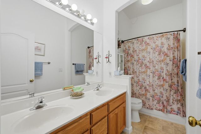 8329 Oakwood Hills Cir, Citrus Heights, CA 95610