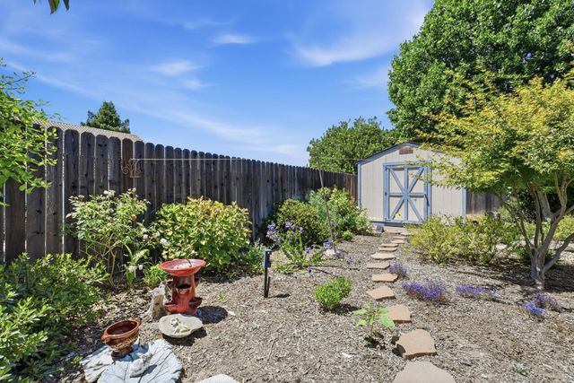 8329 Oakwood Hills Cir, Citrus Heights, CA 95610