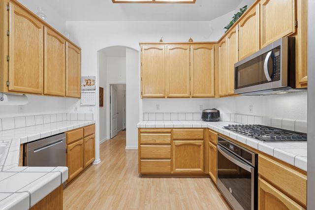 8329 Oakwood Hills Cir, Citrus Heights, CA 95610