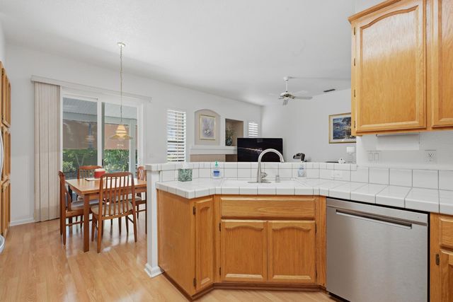 8329 Oakwood Hills Cir, Citrus Heights, CA 95610