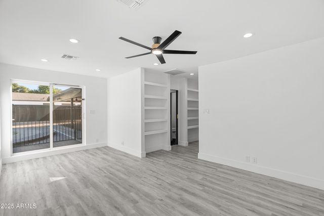 2502 E WHITTON Avenue, Phoenix, AZ 85016