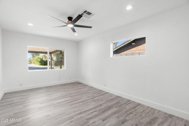 2502 E WHITTON Avenue, Phoenix, AZ 85016