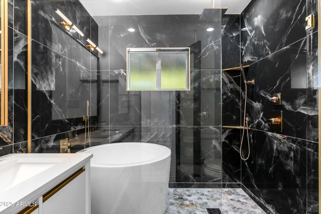 2502 E WHITTON Avenue, Phoenix, AZ 85016