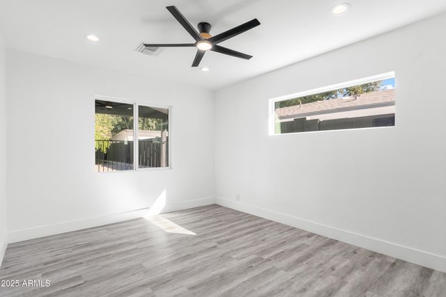 2502 E WHITTON Avenue, Phoenix, AZ 85016