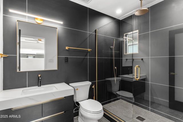 2502 E WHITTON Avenue, Phoenix, AZ 85016