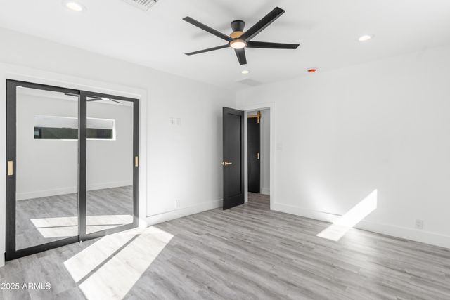 2502 E WHITTON Avenue, Phoenix, AZ 85016