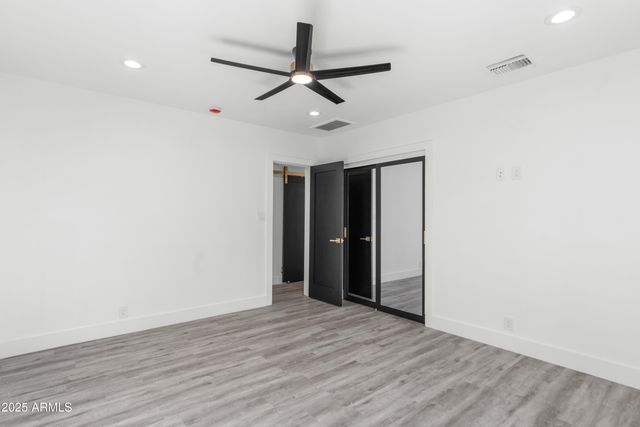 2502 E WHITTON Avenue, Phoenix, AZ 85016