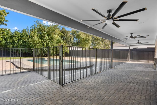 2502 E WHITTON Avenue, Phoenix, AZ 85016