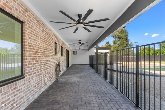 2502 E WHITTON Avenue, Phoenix, AZ 85016