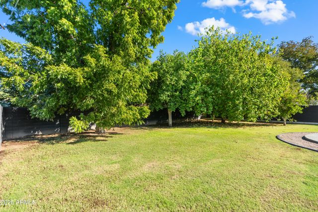 2502 E WHITTON Avenue, Phoenix, AZ 85016