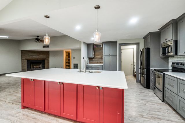 2511 Ridgemoor Court, Arlington, TX 76016