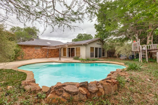 2511 Ridgemoor Court, Arlington, TX 76016