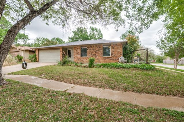 2511 Ridgemoor Court, Arlington, TX 76016
