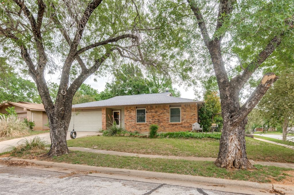 2511 Ridgemoor Court, Arlington, TX 76016