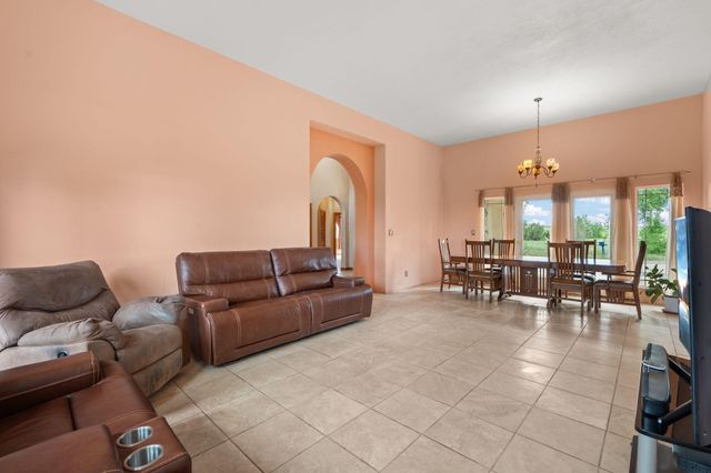 626 Dinkle Road, Edgewood, NM 87015