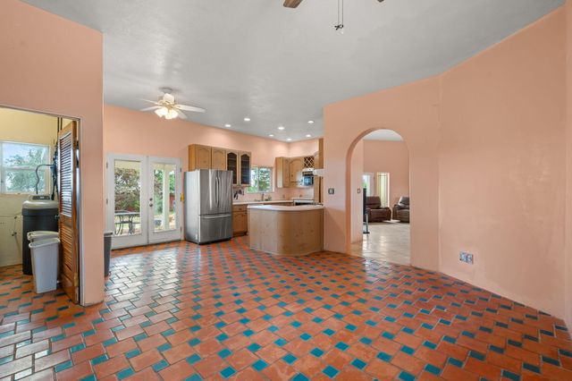 626 Dinkle Road, Edgewood, NM 87015