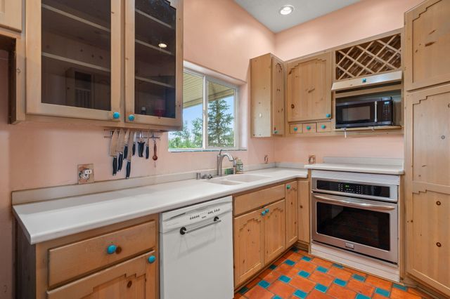 626 Dinkle Road, Edgewood, NM 87015