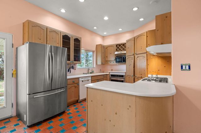 626 Dinkle Road, Edgewood, NM 87015