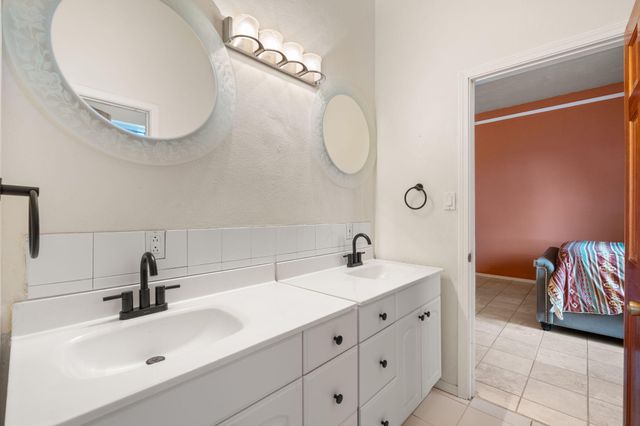 626 Dinkle Road, Edgewood, NM 87015