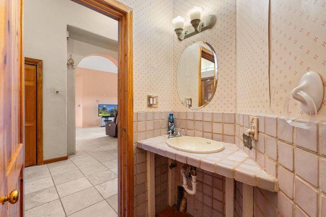 626 Dinkle Road, Edgewood, NM 87015