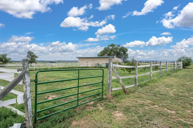 626 Dinkle Road, Edgewood, NM 87015