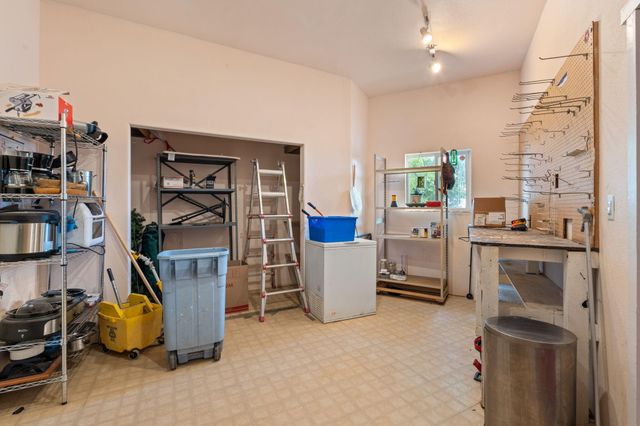 626 Dinkle Road, Edgewood, NM 87015