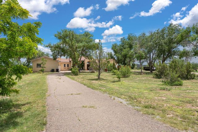 626 Dinkle Road, Edgewood, NM 87015