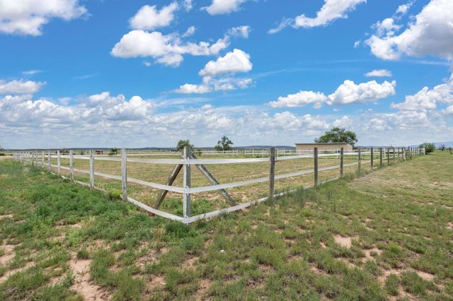 626 Dinkle Road, Edgewood, NM 87015