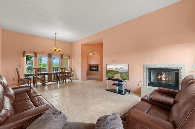 626 Dinkle Road, Edgewood, NM 87015