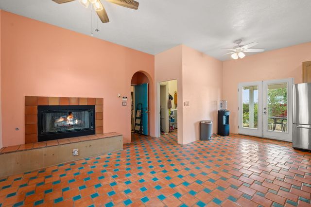 626 Dinkle Road, Edgewood, NM 87015