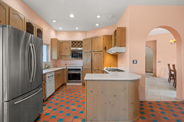 626 Dinkle Road, Edgewood, NM 87015