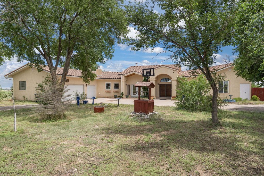 626 Dinkle Road, Edgewood, NM 87015