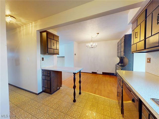 6484 State Road D1, Parma, OH 44134