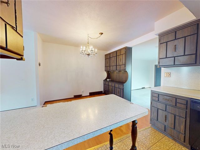 6484 State Road D1, Parma, OH 44134