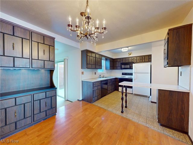 6484 State Road D1, Parma, OH 44134