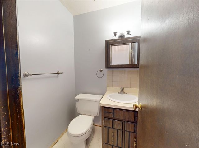 6484 State Road D1, Parma, OH 44134