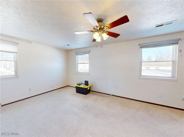 6484 State Road D1, Parma, OH 44134