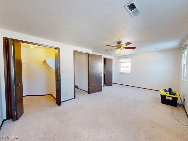 6484 State Road D1, Parma, OH 44134