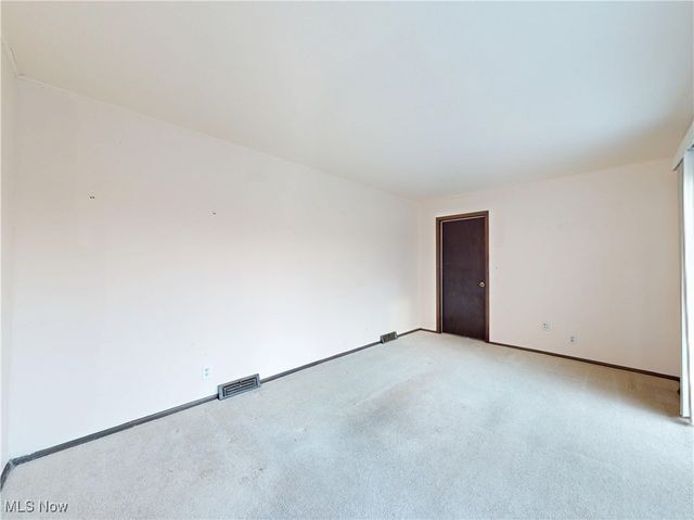 6484 State Road D1, Parma, OH 44134