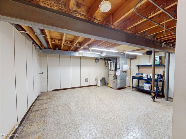 6484 State Road D1, Parma, OH 44134