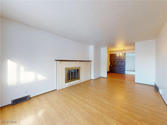 6484 State Road D1, Parma, OH 44134