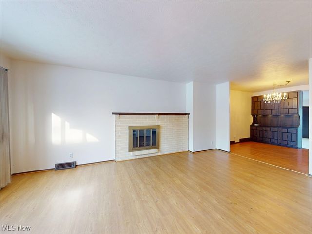 6484 State Road D1, Parma, OH 44134