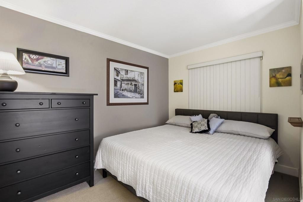 Image 10 of property listing at 8581 Villa La Jolla Dr G, La Jolla, CA 92037