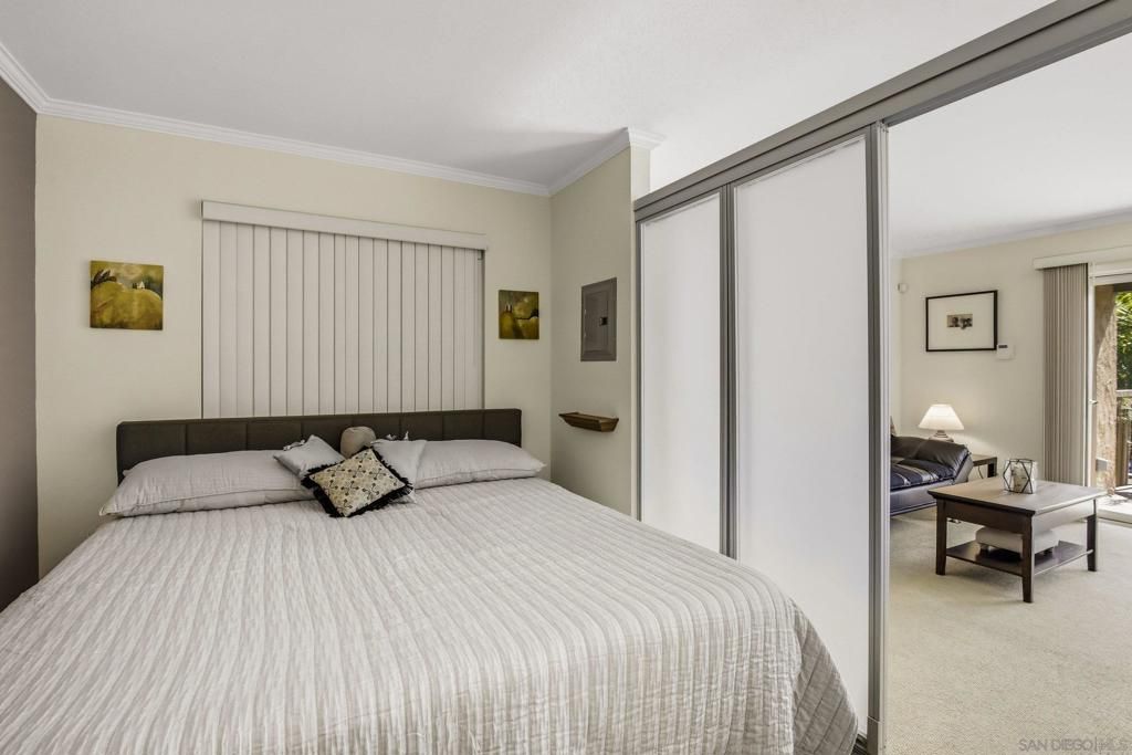 Image 11 of property listing at 8581 Villa La Jolla Dr G, La Jolla, CA 92037